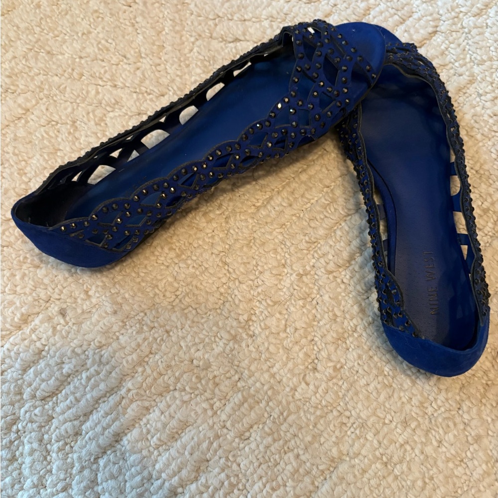 Nine West blue sparkle open toed flat with cut out details. Size 6.5